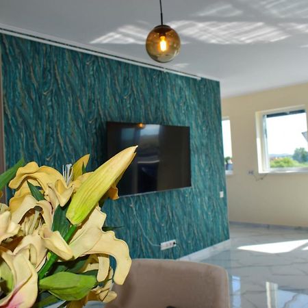 Heltau Jacuzzi Penthouse Cisnădie Esterno foto