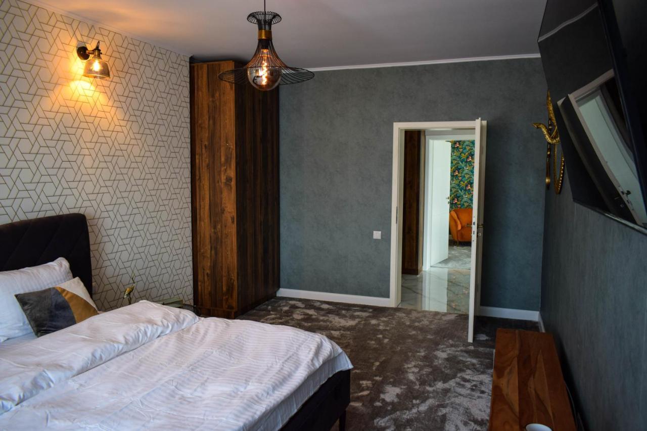 Heltau Jacuzzi Penthouse Cisnădie Esterno foto