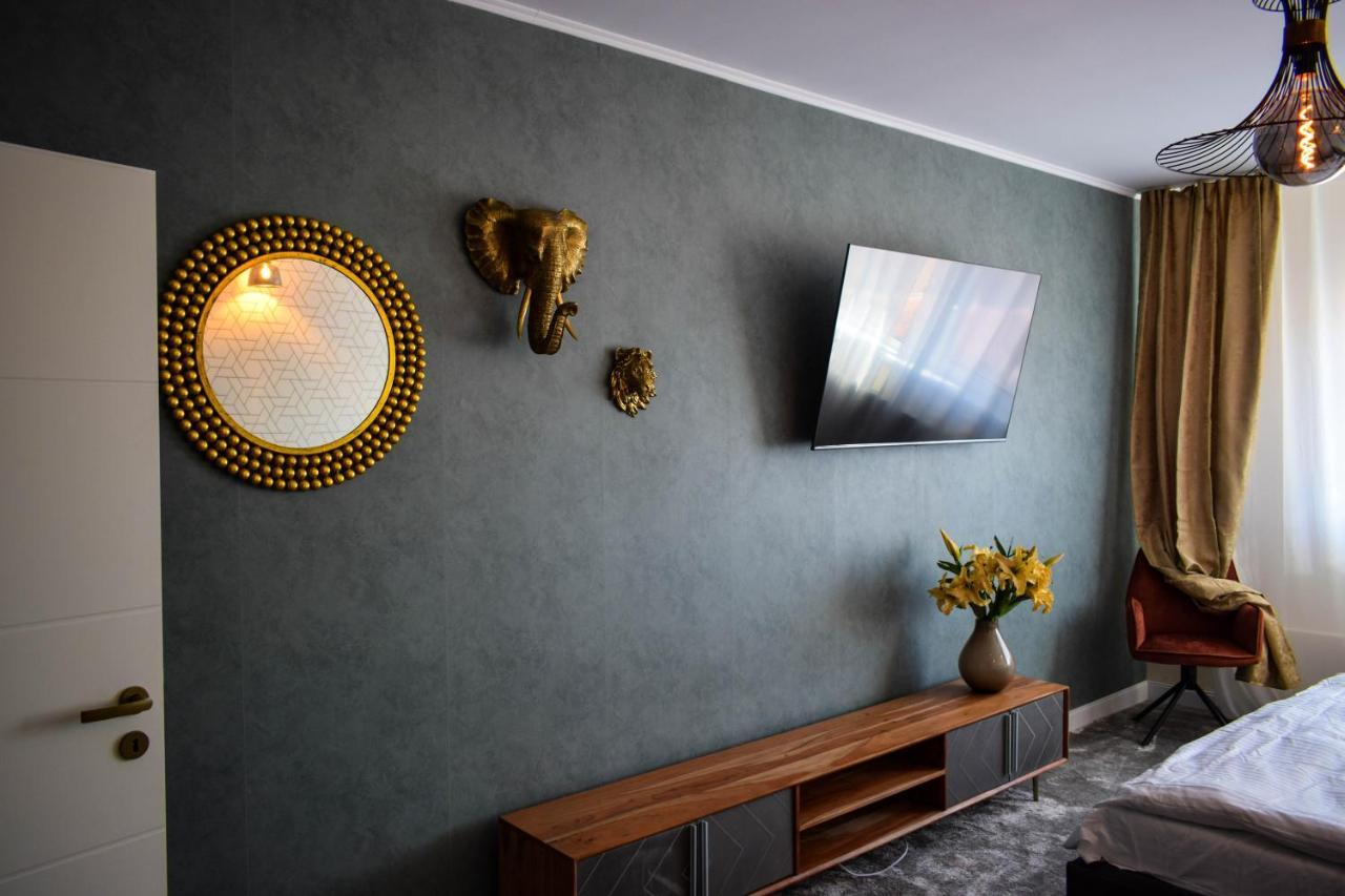 Heltau Jacuzzi Penthouse Cisnădie Esterno foto