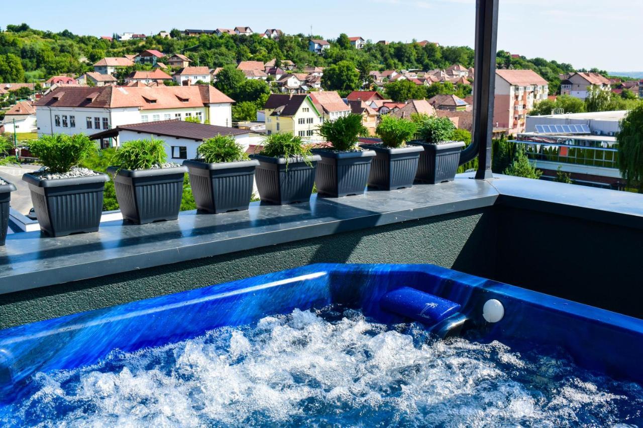 Heltau Jacuzzi Penthouse Cisnădie Esterno foto