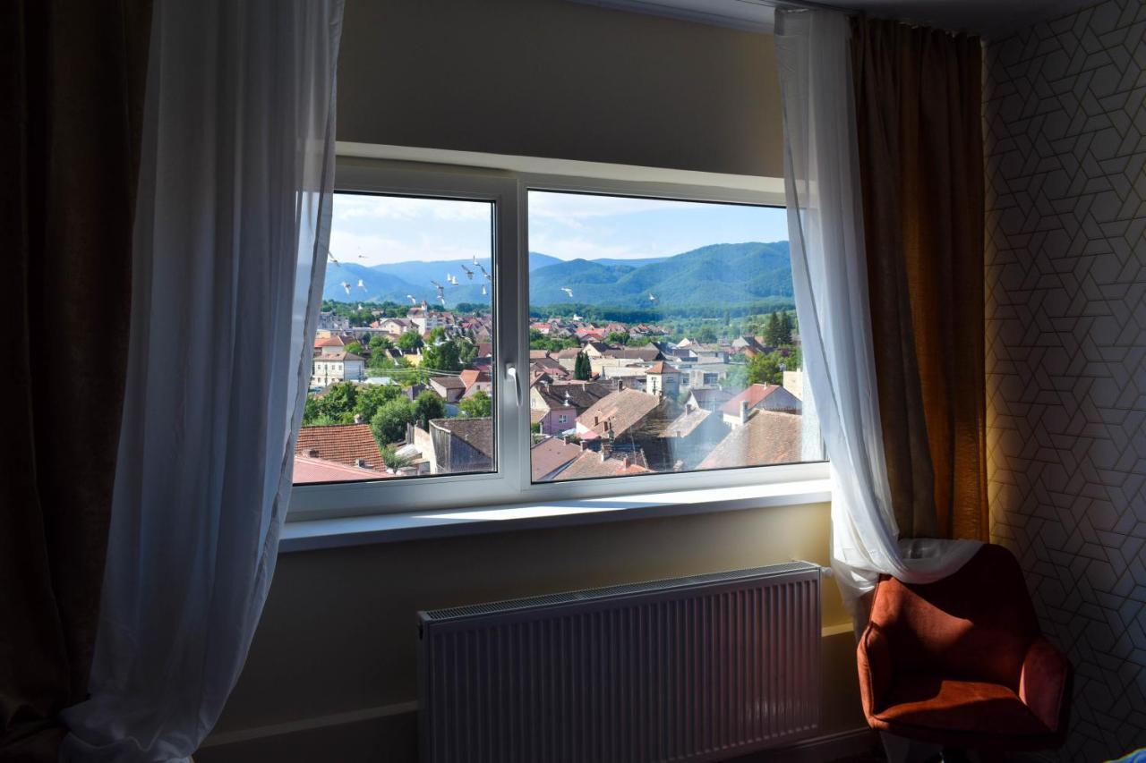Heltau Jacuzzi Penthouse Cisnădie Esterno foto