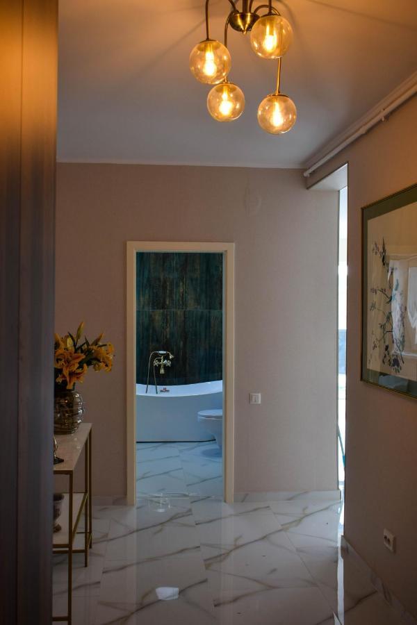 Heltau Jacuzzi Penthouse Cisnădie Esterno foto
