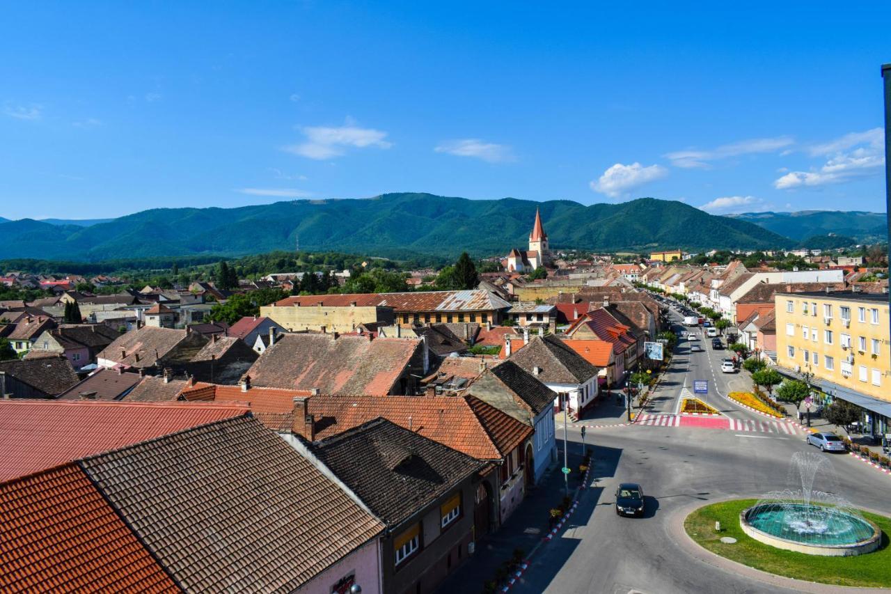 Heltau Jacuzzi Penthouse Cisnădie Esterno foto