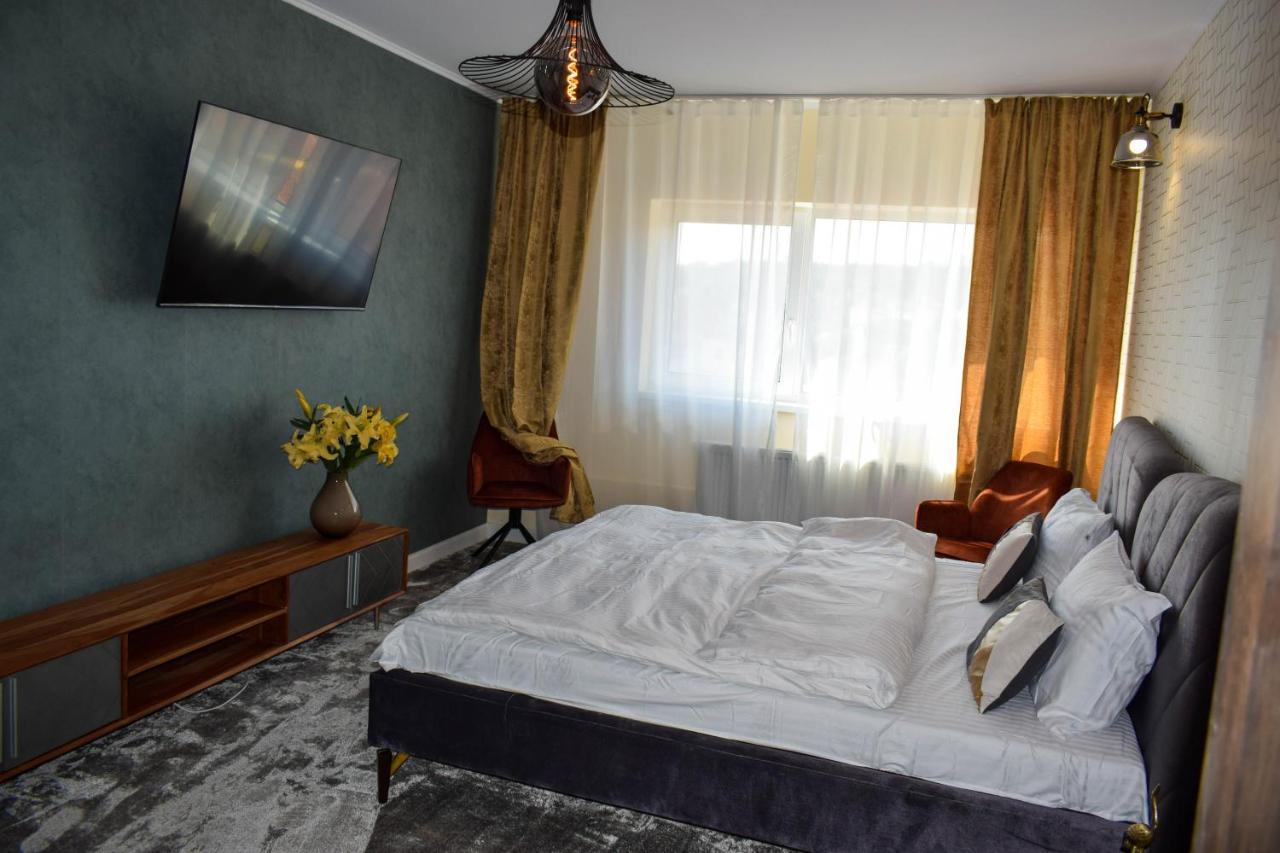 Heltau Jacuzzi Penthouse Cisnădie Esterno foto