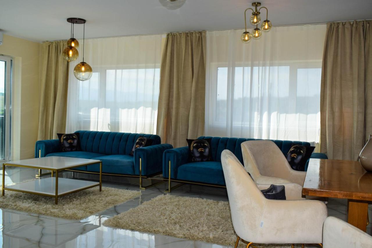 Heltau Jacuzzi Penthouse Cisnădie Esterno foto